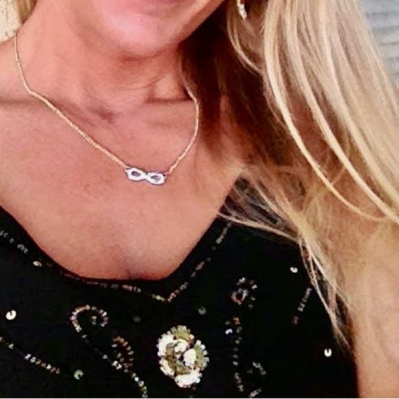 Dainty yet Eye Catching! Silver 926 Rhinestone Diamond Infinity Pendant Necklace - Picture 3 of 3